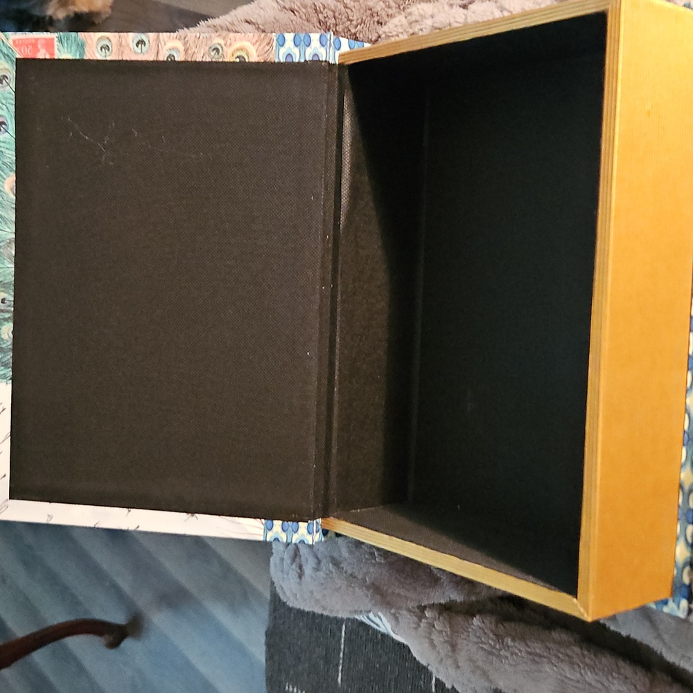 Peacock Design Box - Picture 7 of 7